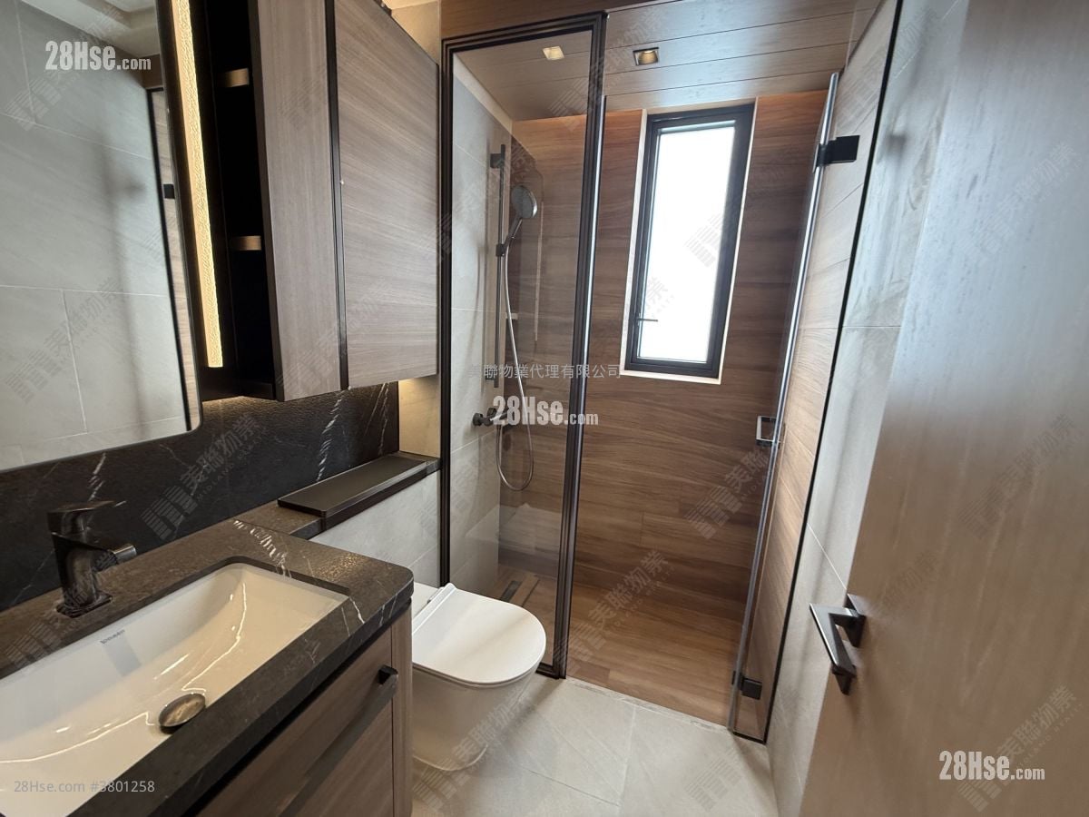 Onmantin Sell 3 Bedrooms , 3 Bathrooms 760 ft²