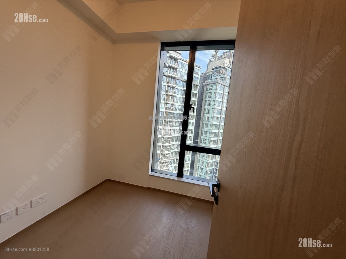 Onmantin Sell 3 Bedrooms , 3 Bathrooms 760 ft²