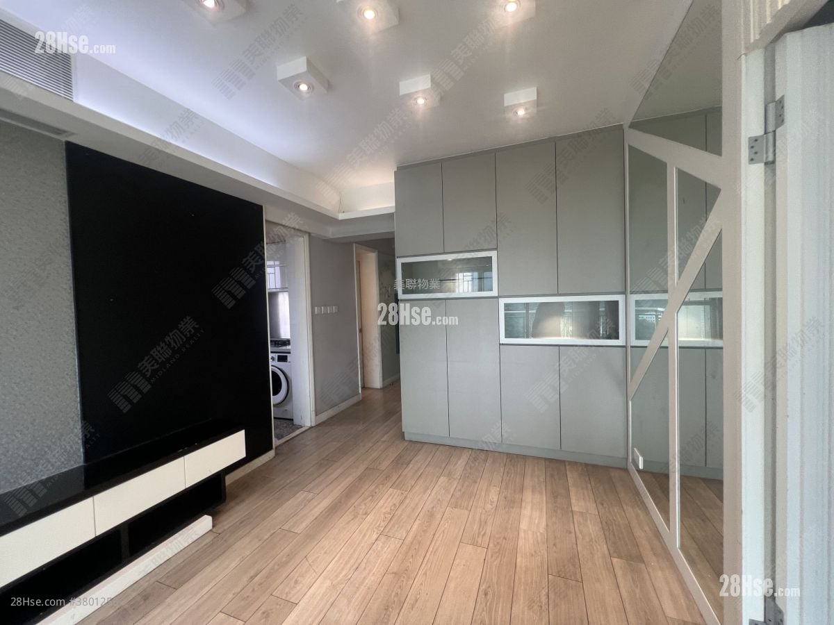 Festival City Sell 3 Bedrooms , 2 Bathrooms 739 ft²