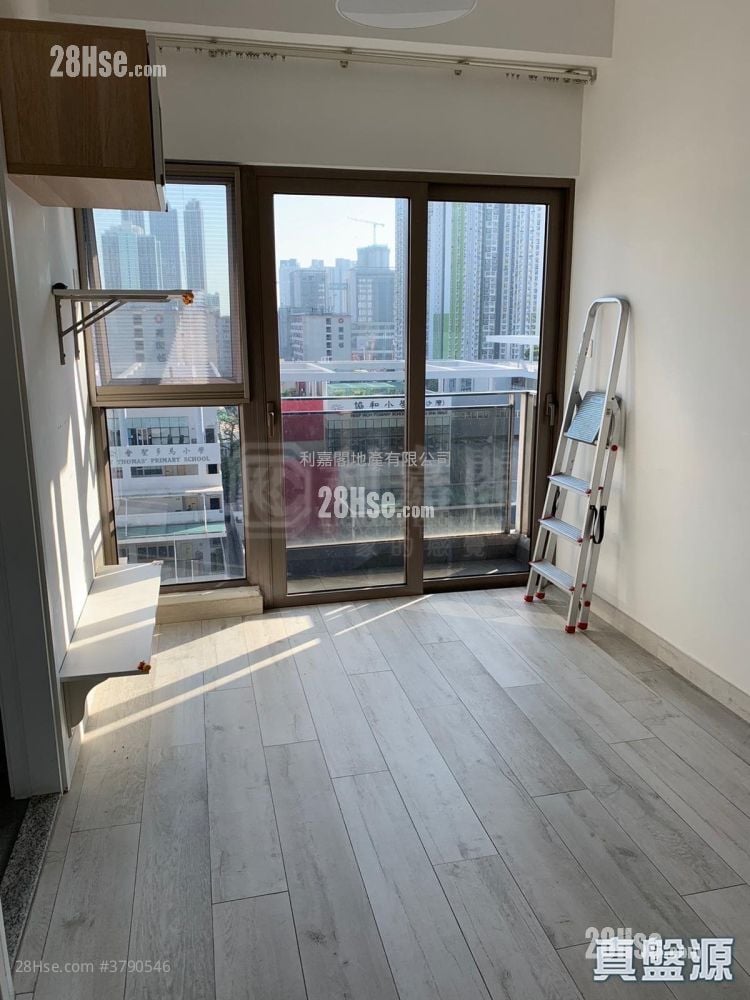 Residence 228 Sell 2 Bedrooms , 1 Bathroom 433 ft²