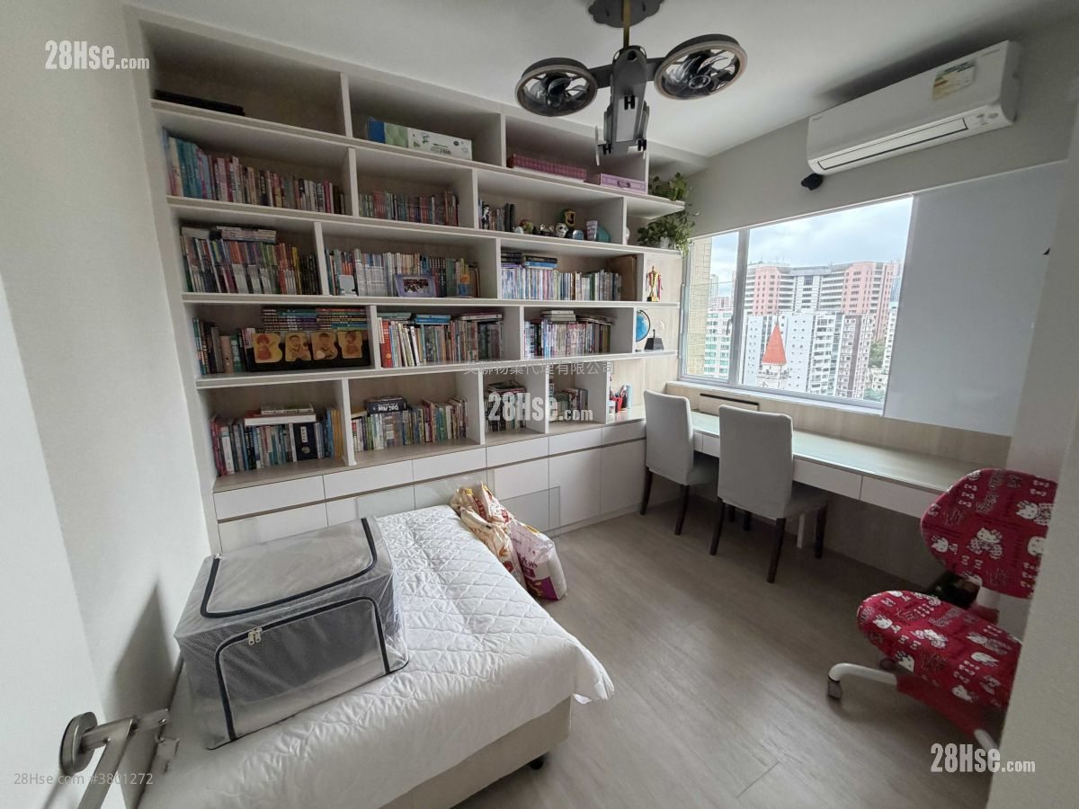 Ming Court Sell 5+ Bedrooms 2,271 ft²