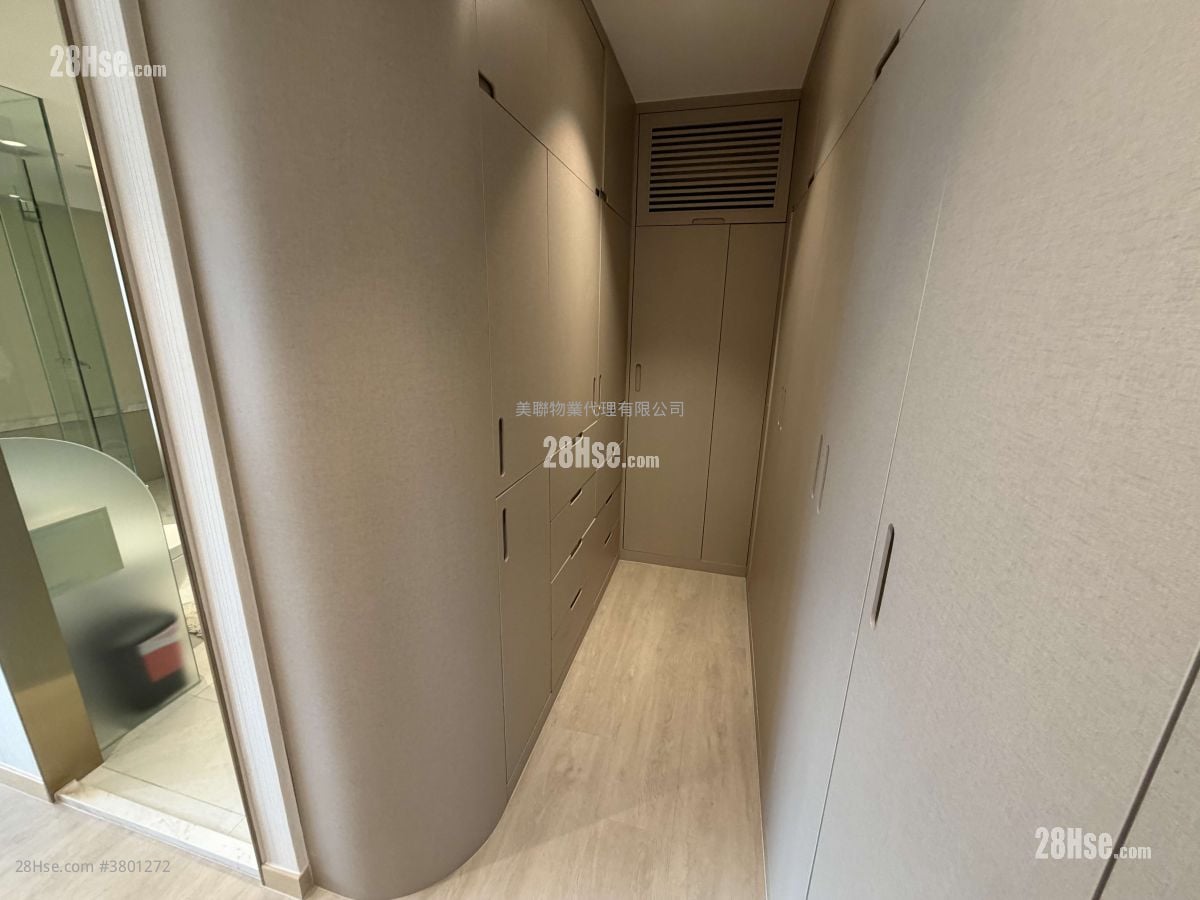 Ming Court Sell 5+ Bedrooms 2,271 ft²