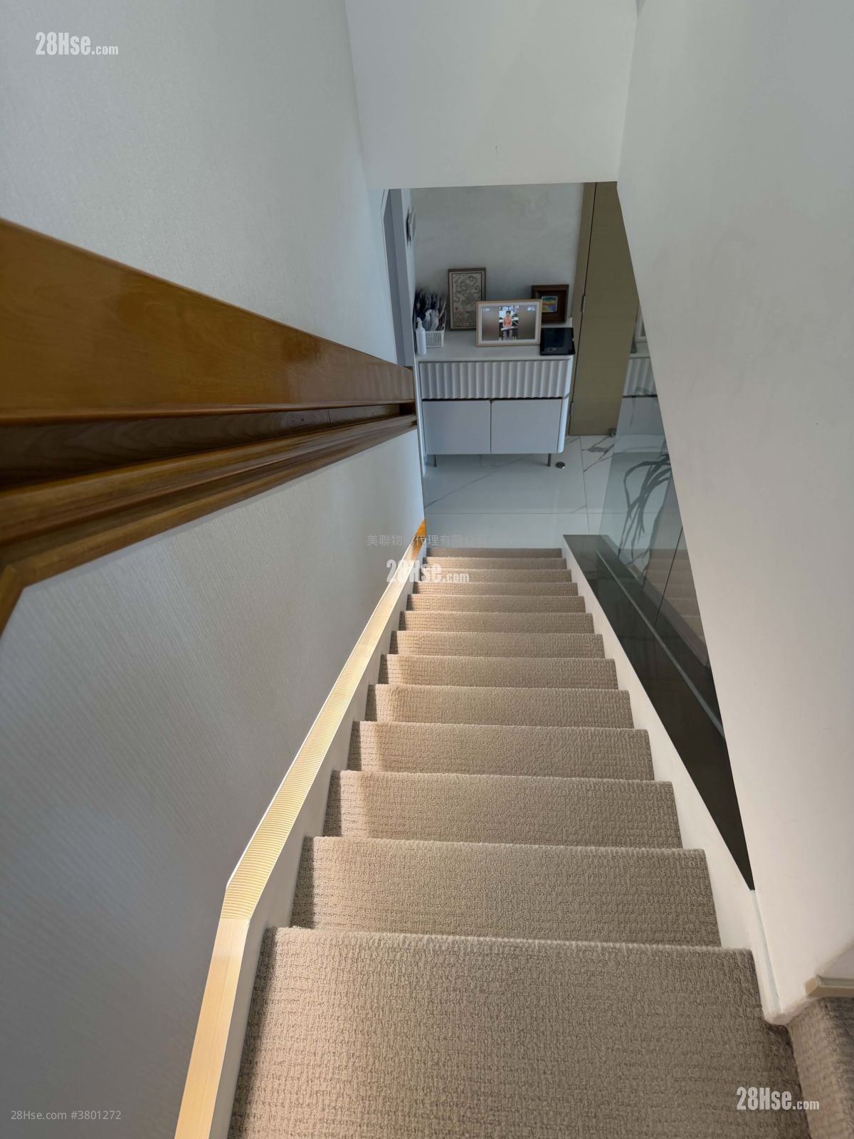 Ming Court Sell 5+ Bedrooms 2,271 ft²