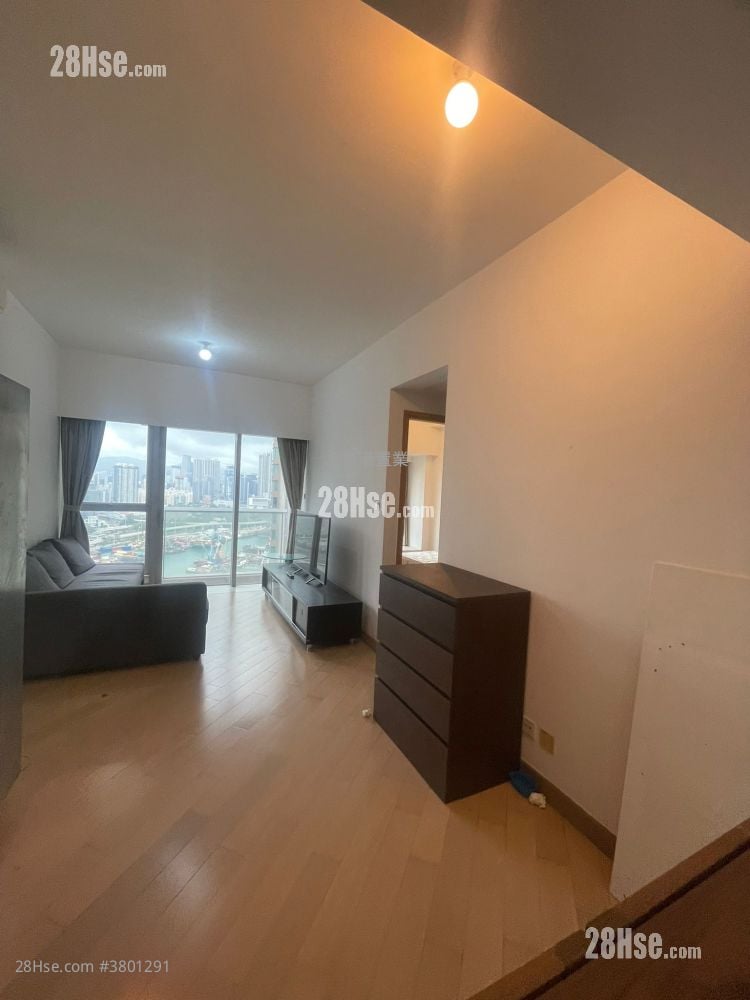 living room: Imperial Cullinan Rental 2 Bedrooms , 2 Bathrooms 666 ft²