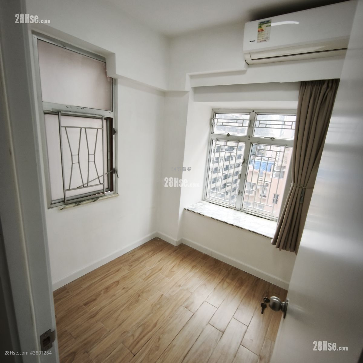 Hung Wai Building Sell 2 Bedrooms , 1 Bathroom 306 ft²