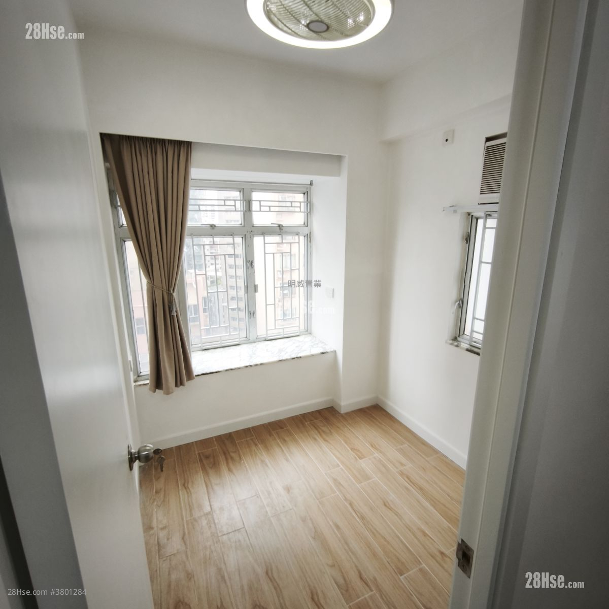 Hung Wai Building Sell 2 Bedrooms , 1 Bathroom 306 ft²