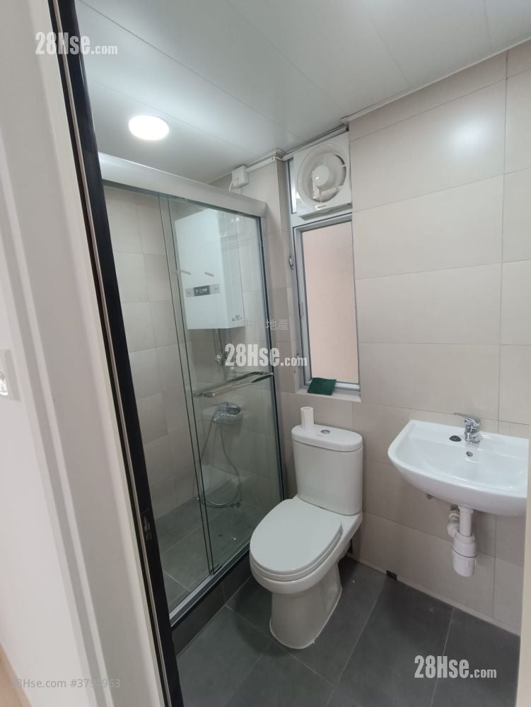 Kam Wah Garden Sell 2 Bedrooms , 1 Bathroom 353 ft²