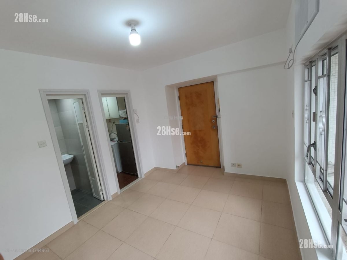 Kam Wah Garden Sell 2 Bedrooms , 1 Bathroom 353 ft²