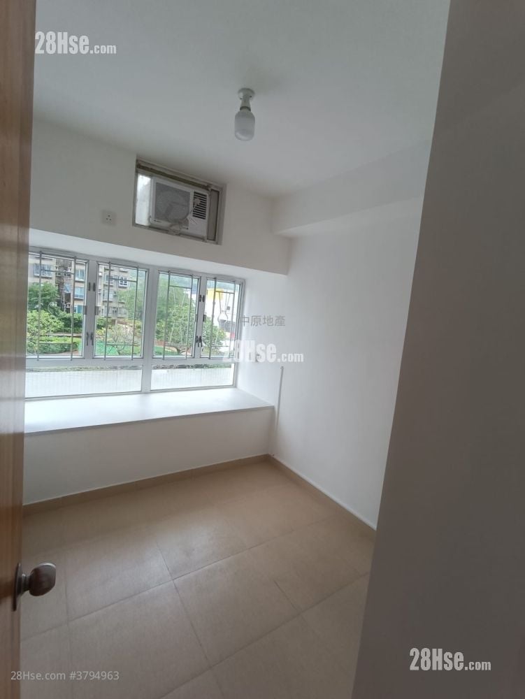 Kam Wah Garden Sell 2 Bedrooms , 1 Bathroom 353 ft²