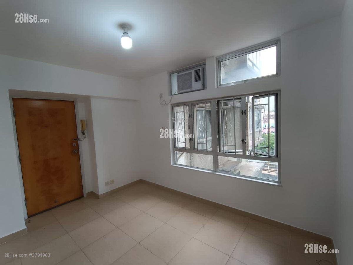 Kam Wah Garden Sell 2 Bedrooms , 1 Bathroom 353 ft²