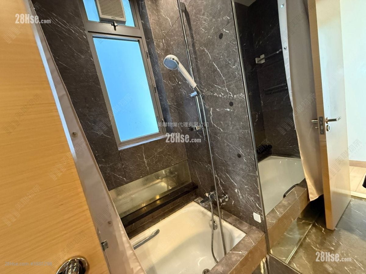 The Wings Rental 536 ft²