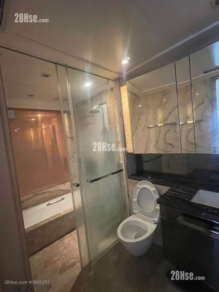 bathroom: Imperial Cullinan Rental 2 Bedrooms , 2 Bathrooms 666 ft²
