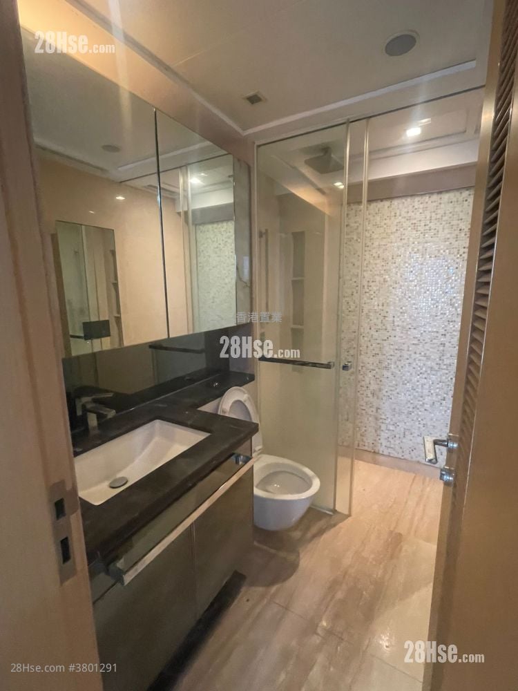 bathroom: Imperial Cullinan Rental 2 Bedrooms , 2 Bathrooms 666 ft²