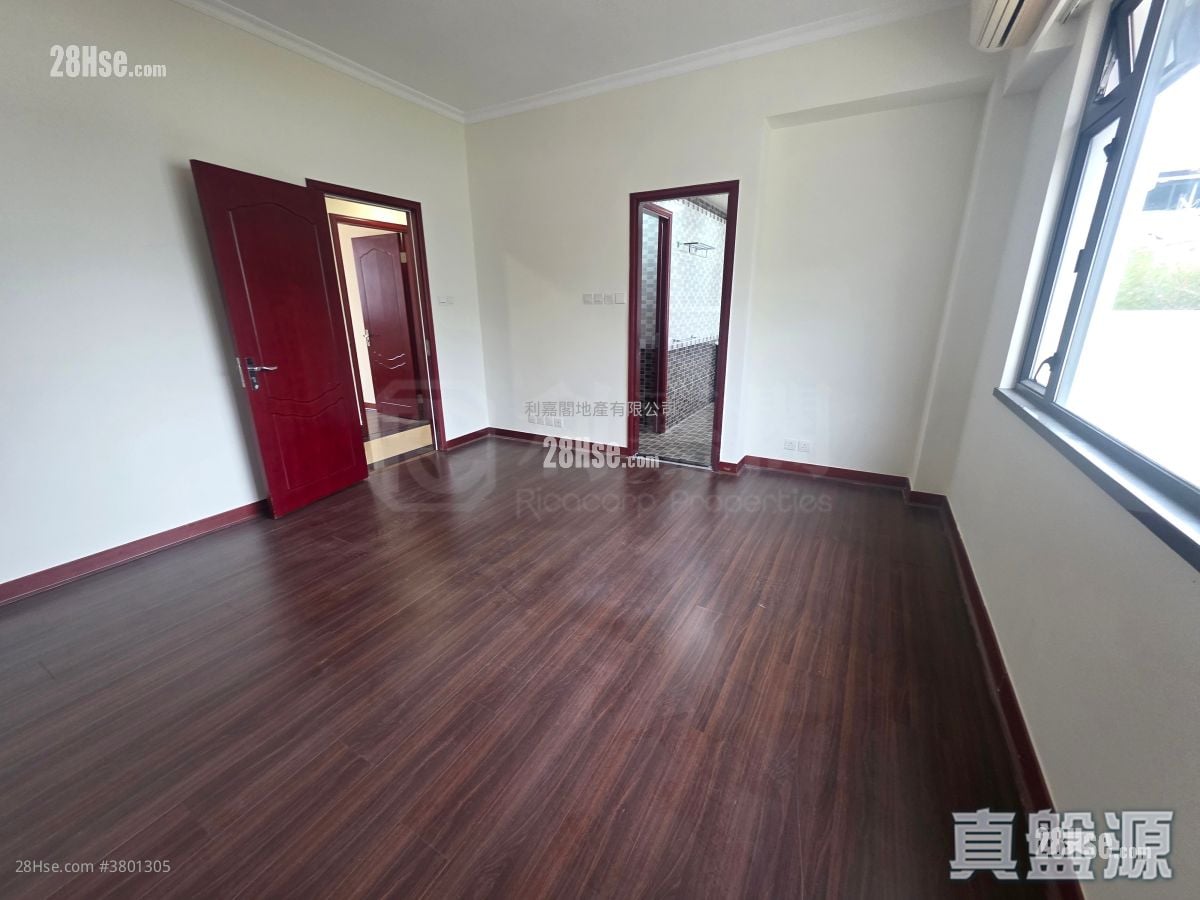 Kent Mansion Rental 1,168 ft²