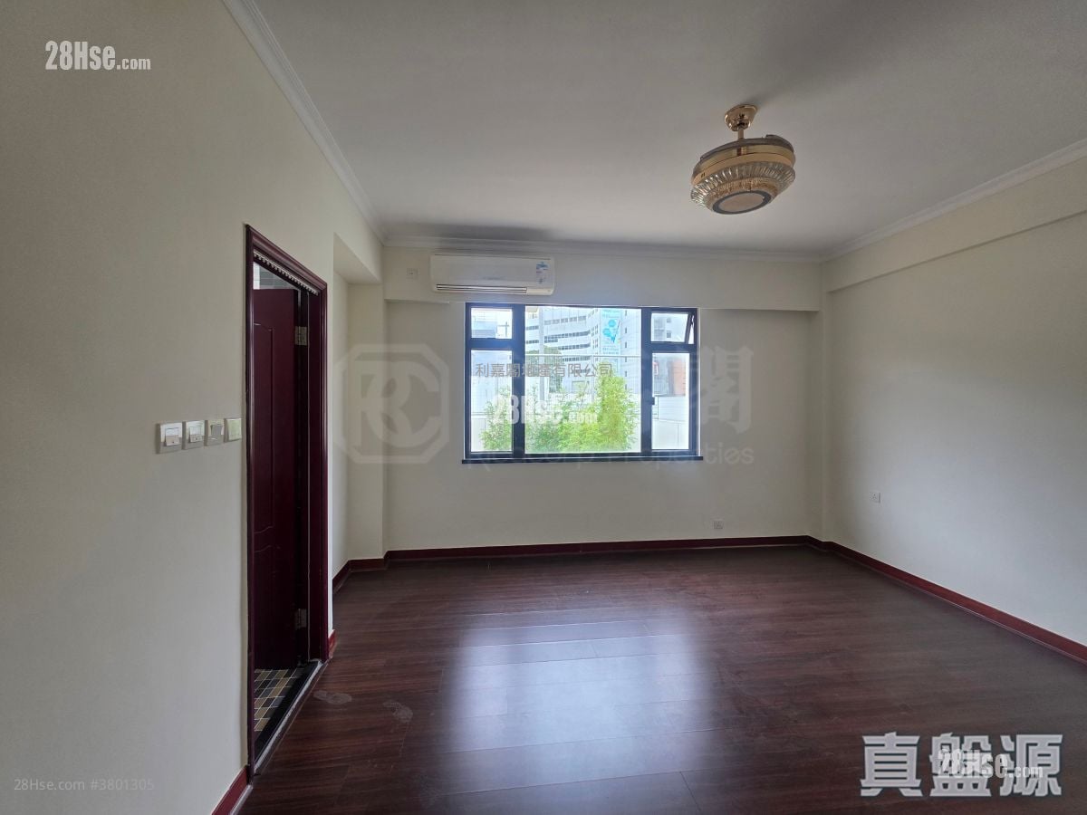 Kent Mansion Rental 1,168 ft²