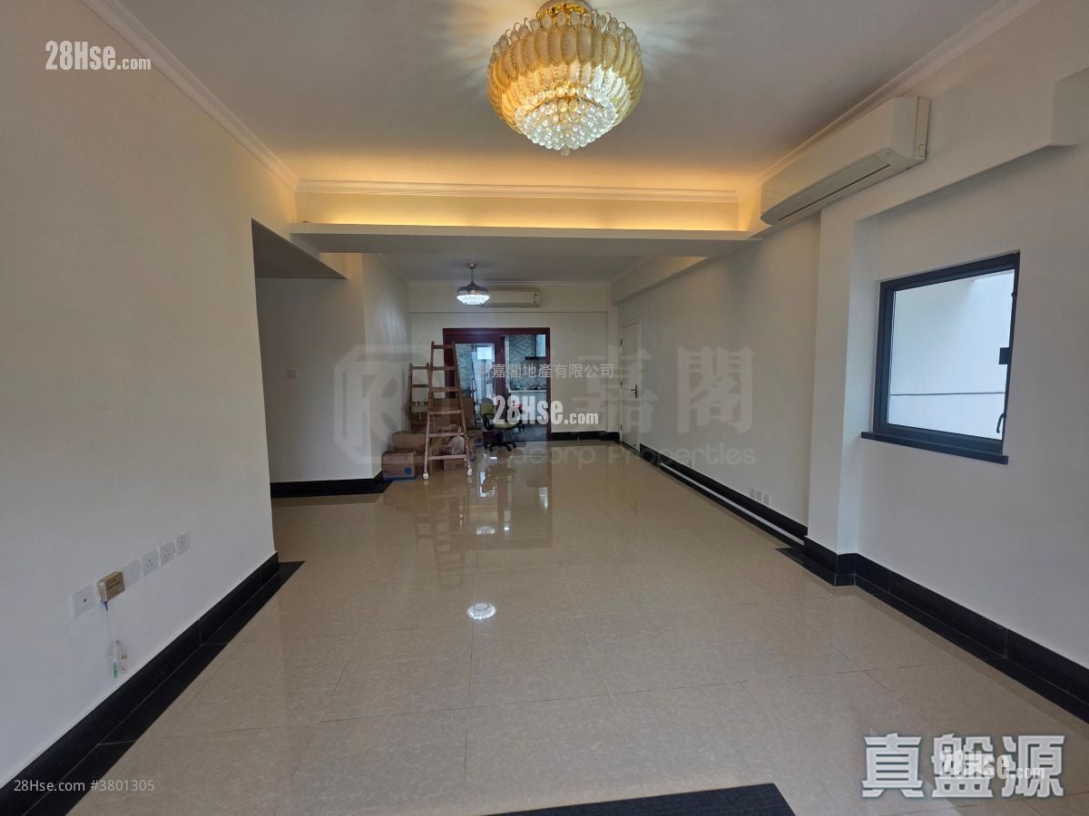 Kent Mansion Rental 1,168 ft²