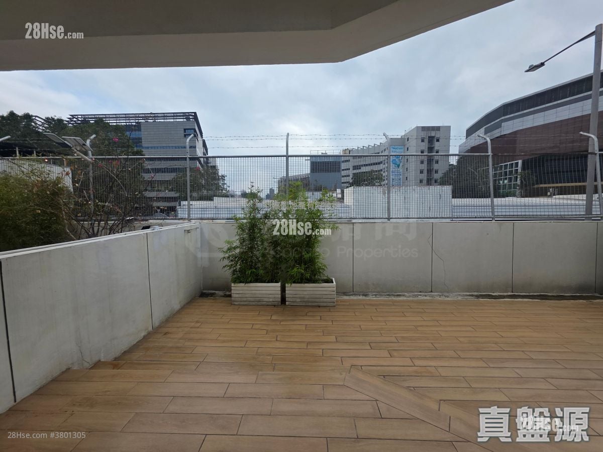 Kent Mansion Rental 1,168 ft²