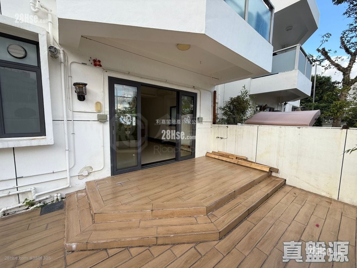 Kent Mansion Rental 1,168 ft²