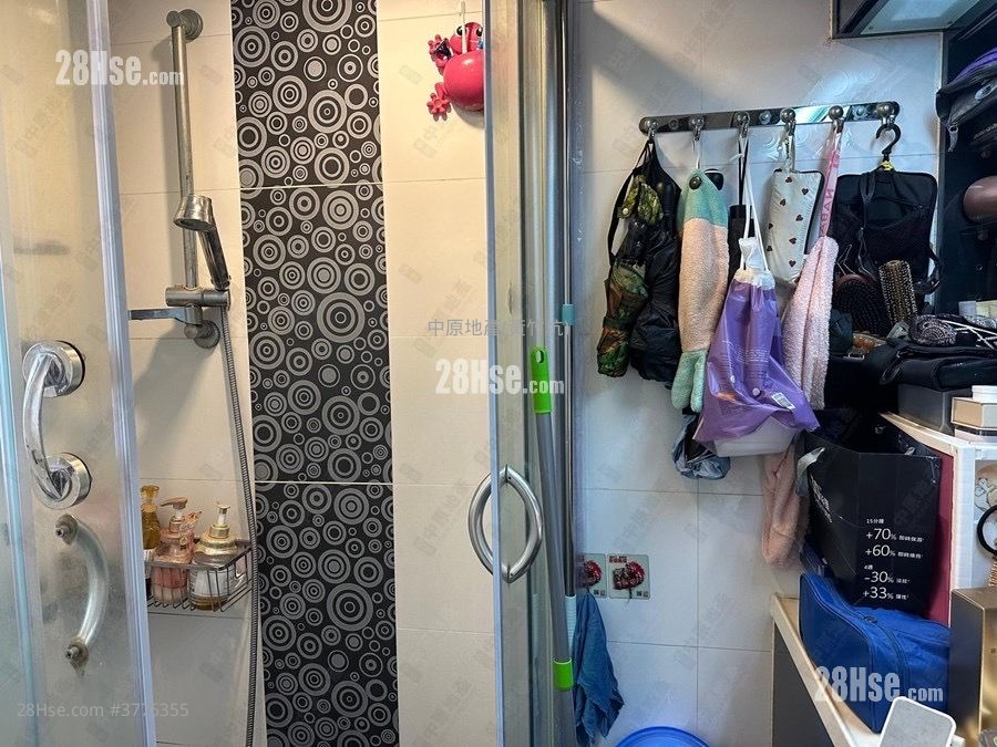 Yue Fai Court Sell 2 Bedrooms , 1 Bathroom 384 ft²