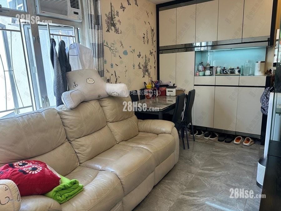 Yue Fai Court Sell 2 Bedrooms , 1 Bathroom 384 ft²