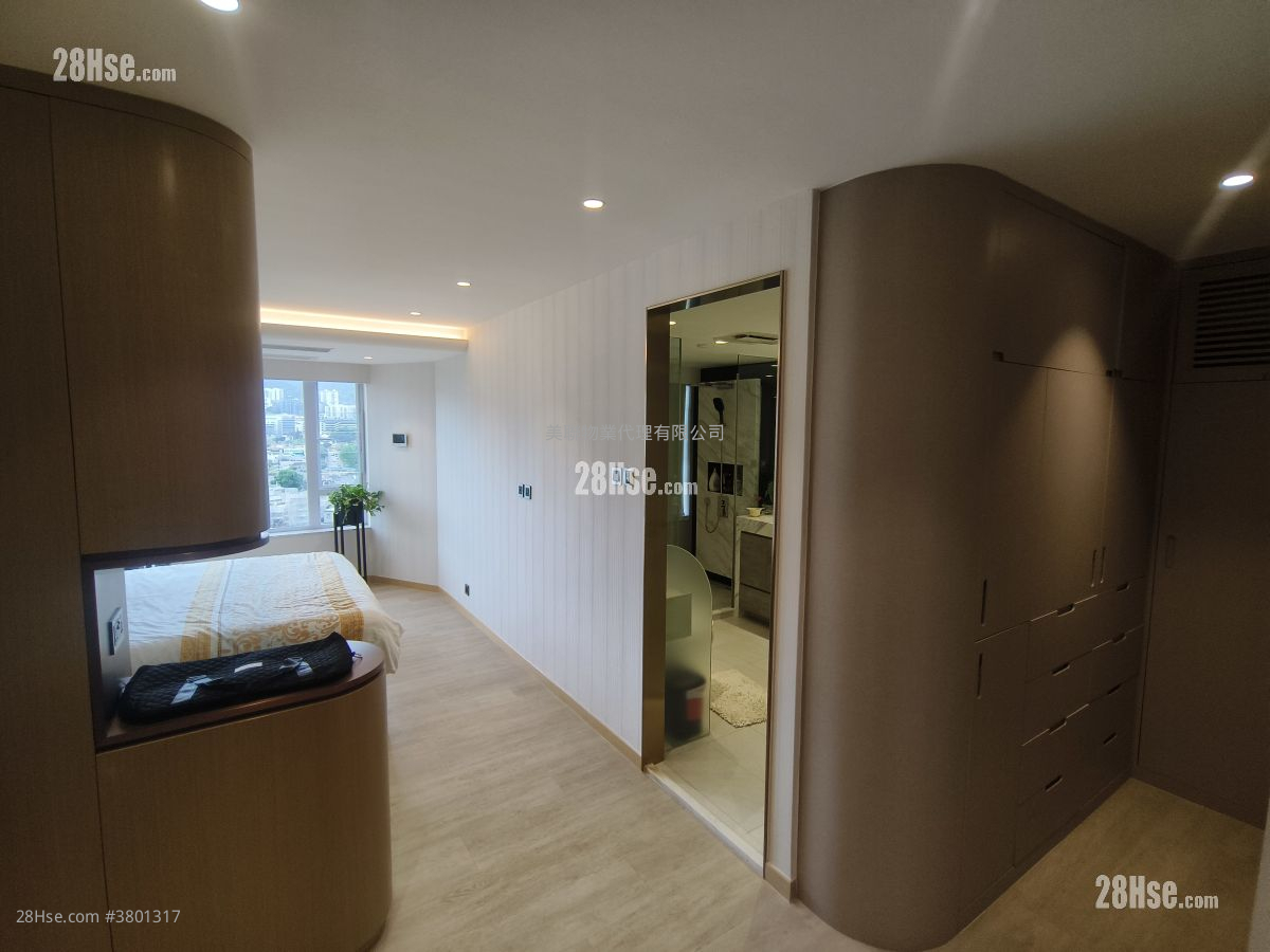 Ming Court Sell 4 Bedrooms , 5+ Bathrooms 2,271 ft²