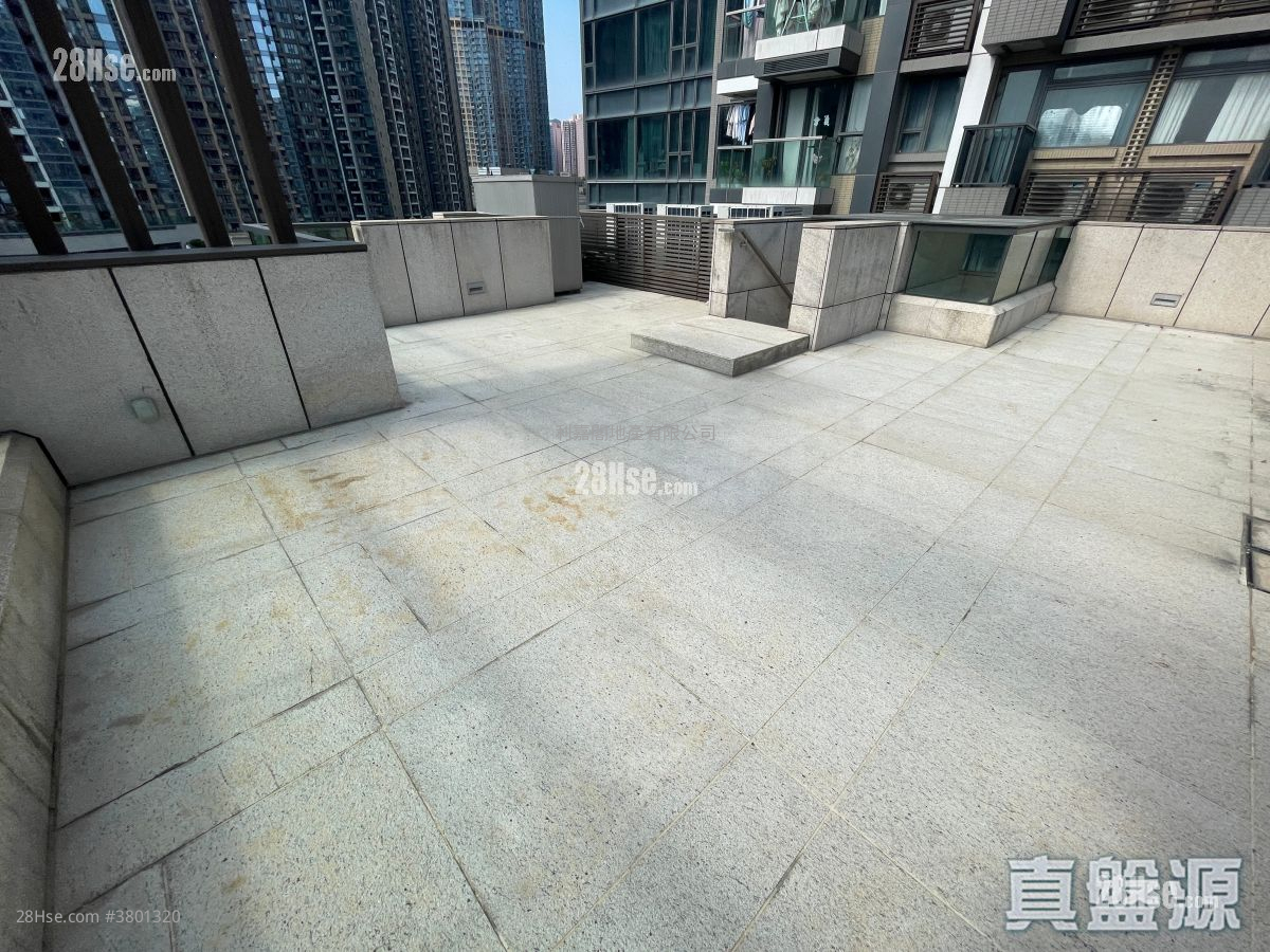 The Wings Sell 5+ Bedrooms 1,655 ft²