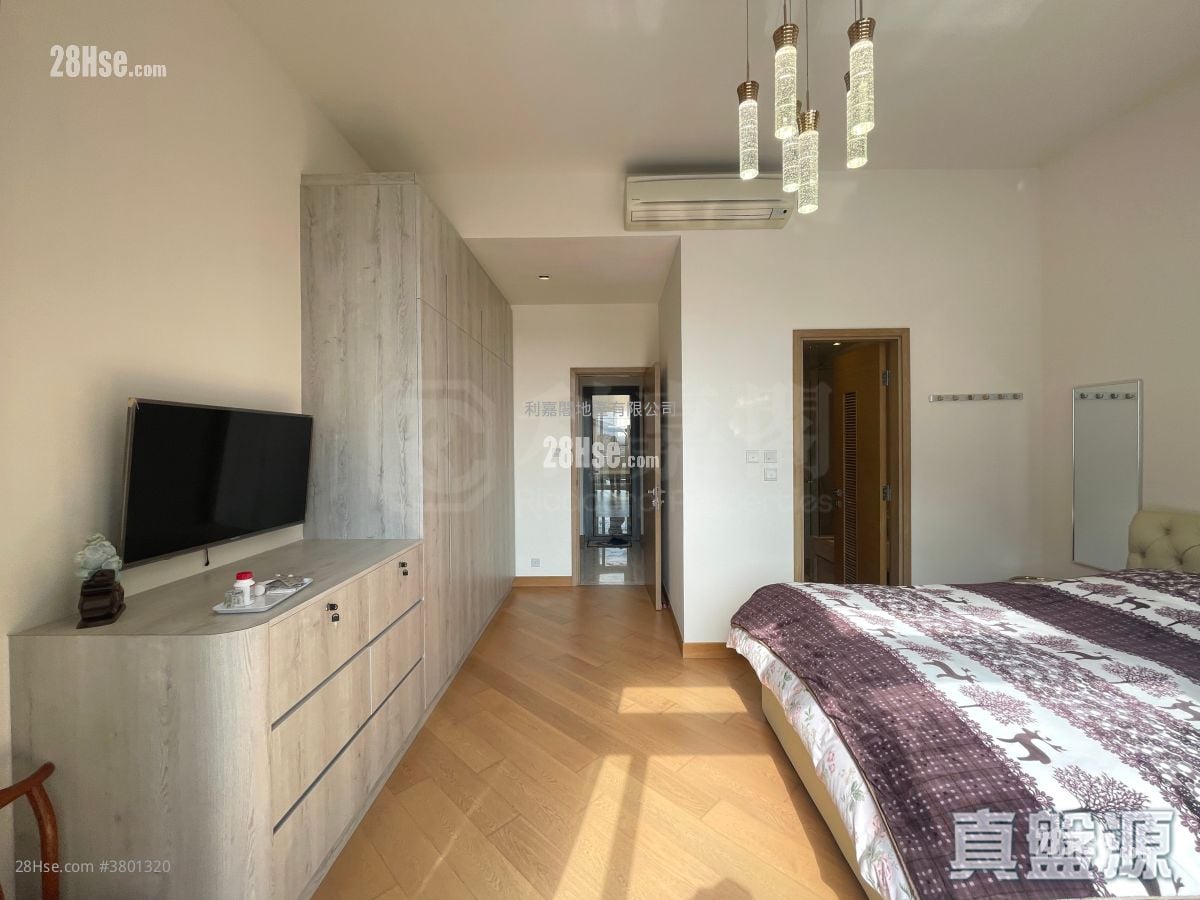 The Wings Sell 5+ Bedrooms 1,655 ft²