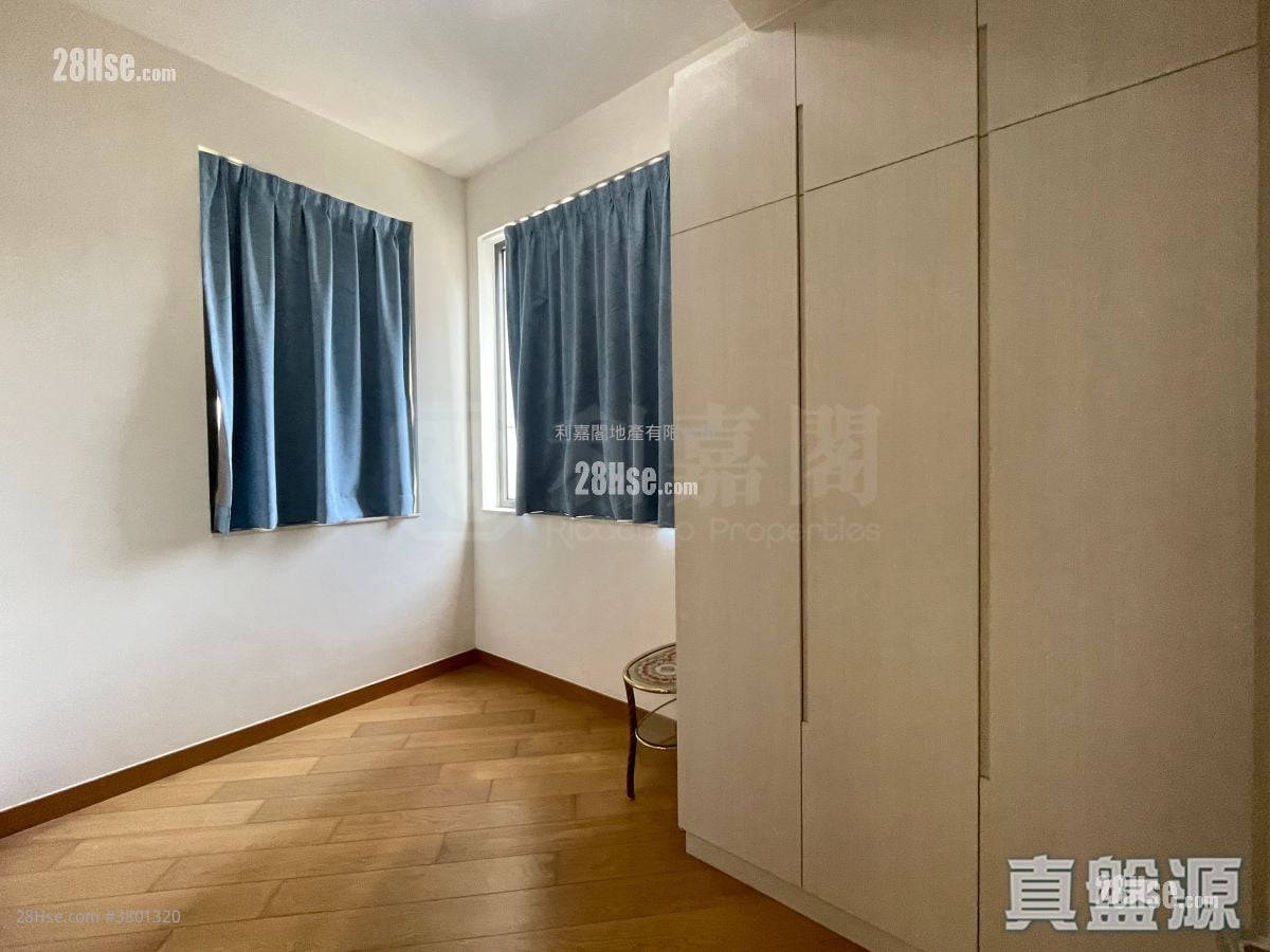 The Wings Sell 5+ Bedrooms 1,655 ft²