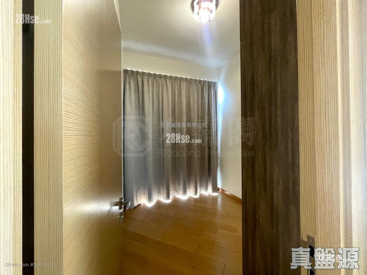 The Wings Sell 5+ Bedrooms 1,655 ft²