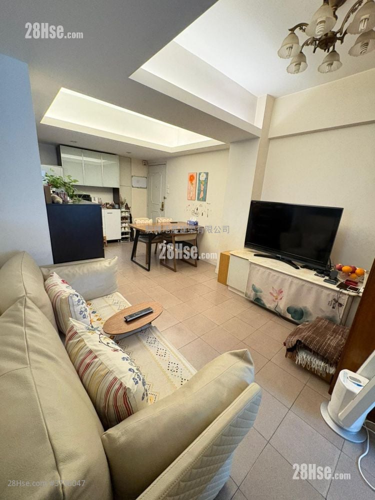 Hung Yu Mansion Sell 3 Bedrooms , 1 Bathroom 574 ft²