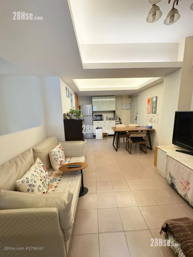 Hung Yu Mansion Sell 3 Bedrooms , 1 Bathroom 574 ft²