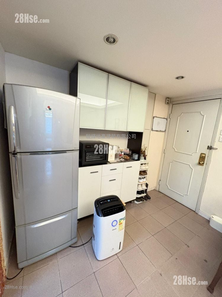 Hung Yu Mansion Sell 3 Bedrooms , 1 Bathroom 574 ft²