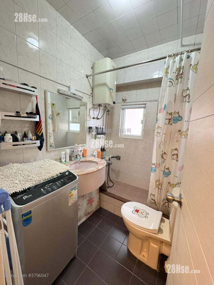 Hung Yu Mansion Sell 3 Bedrooms , 1 Bathroom 574 ft²