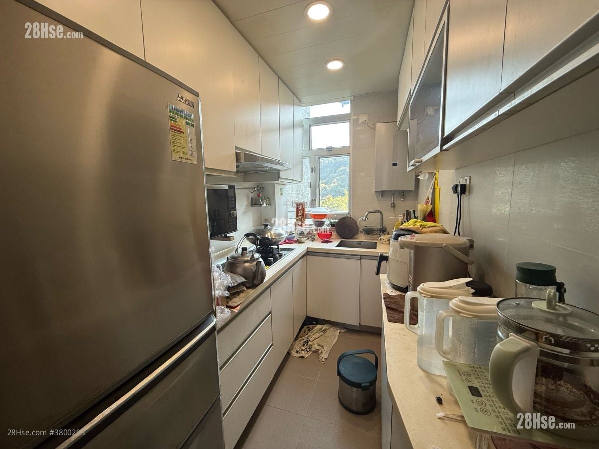 Ching Wah Court Sell 3 Bedrooms , 1 Bathroom 645 ft²