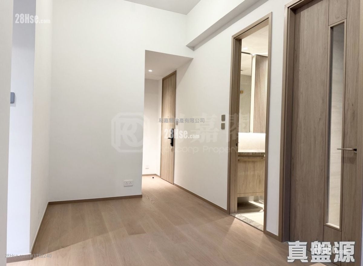 101 Kings Road Rental 2 Bedrooms , 1 Bathroom 440 ft²