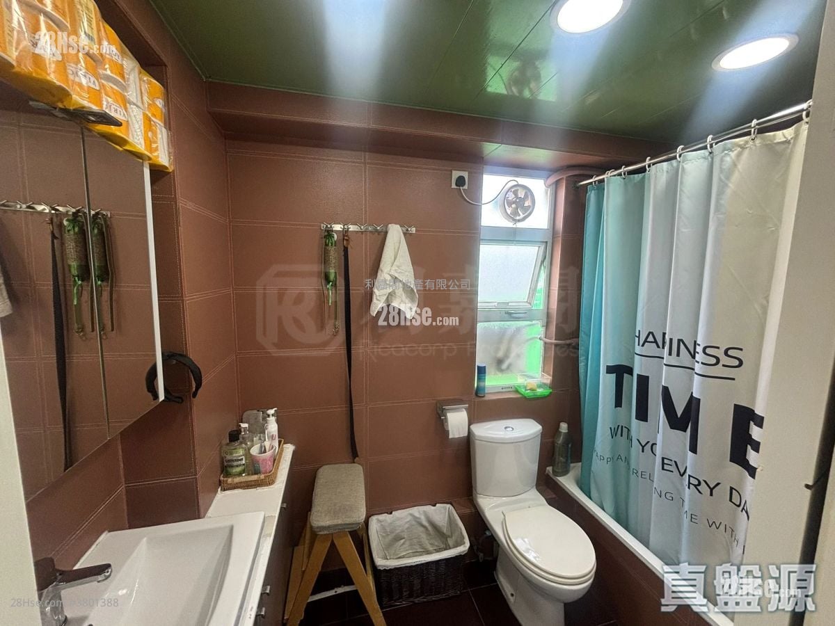 Mei Foo Sun Chuen Sell 3 Bedrooms , 2 Bathrooms 804 ft²