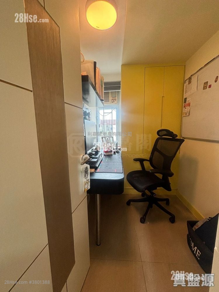 Mei Foo Sun Chuen Sell 3 Bedrooms , 2 Bathrooms 804 ft²