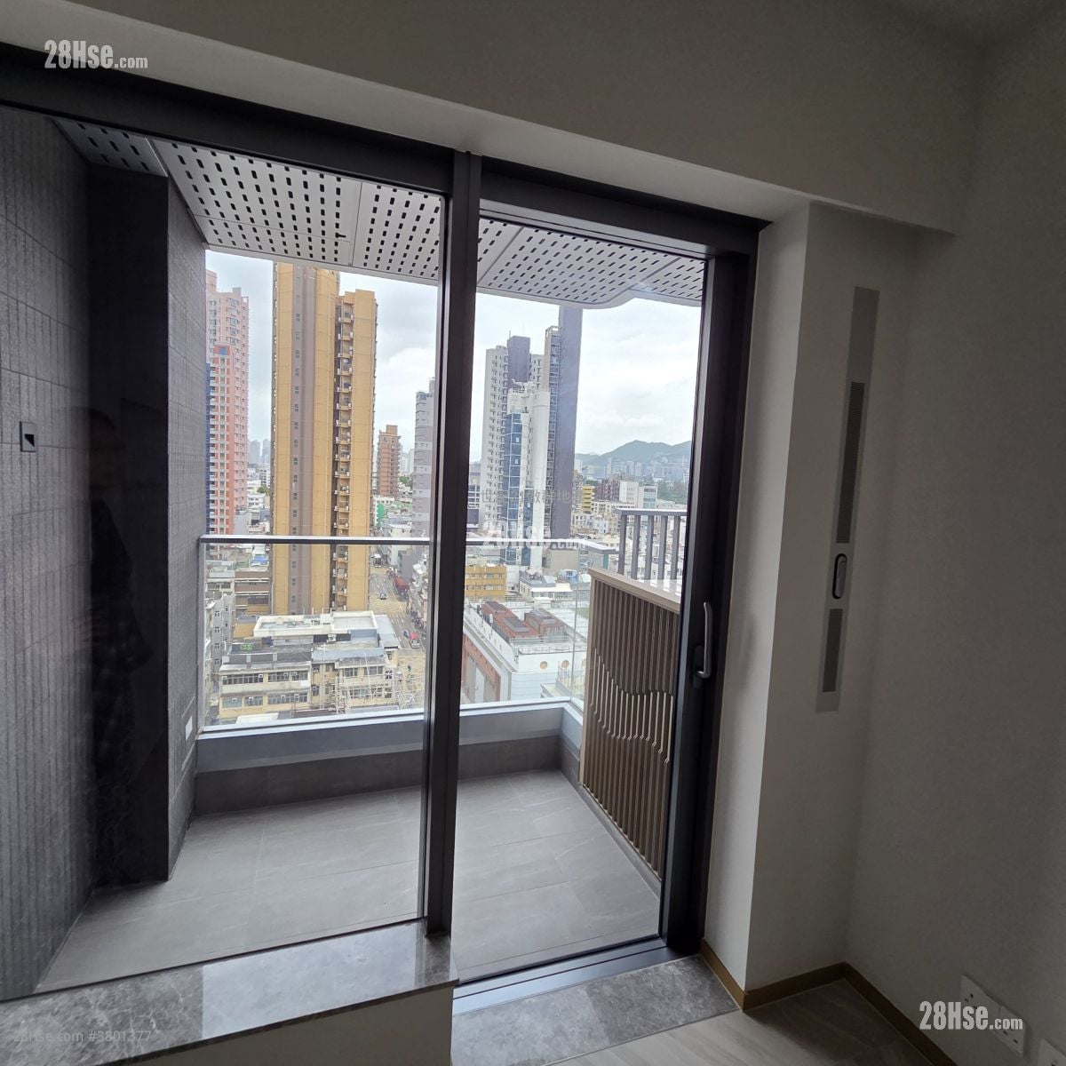 Eight Southpark Sell 2 Bedrooms , 1 Bathroom 349 ft²