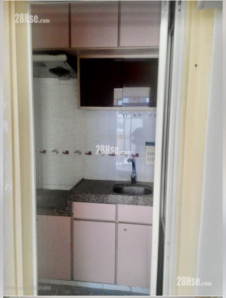 豪华阁 租盘 2 房 , 1 浴室 255 平方尺