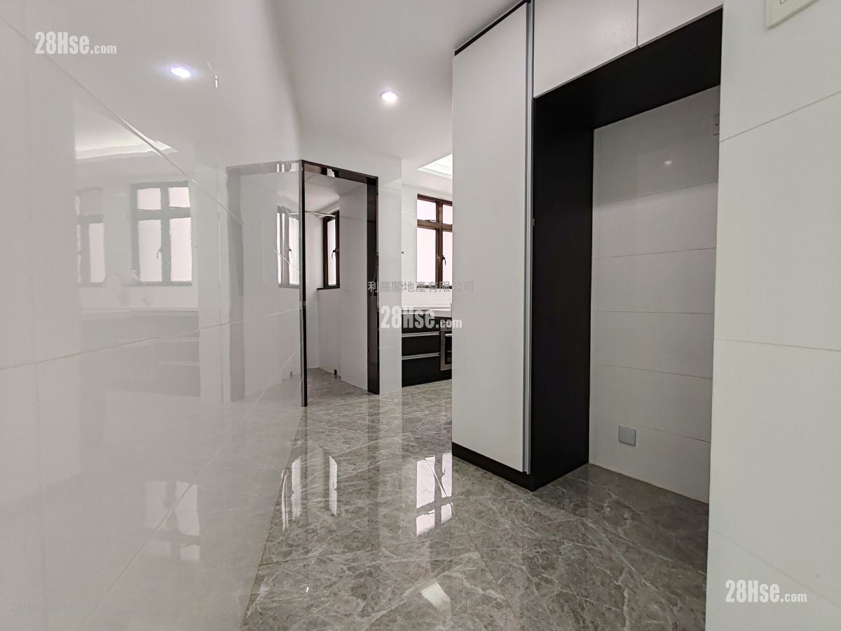 Royal Ascot Rental 4 Bedrooms , 3 Bathrooms 2,478 ft²