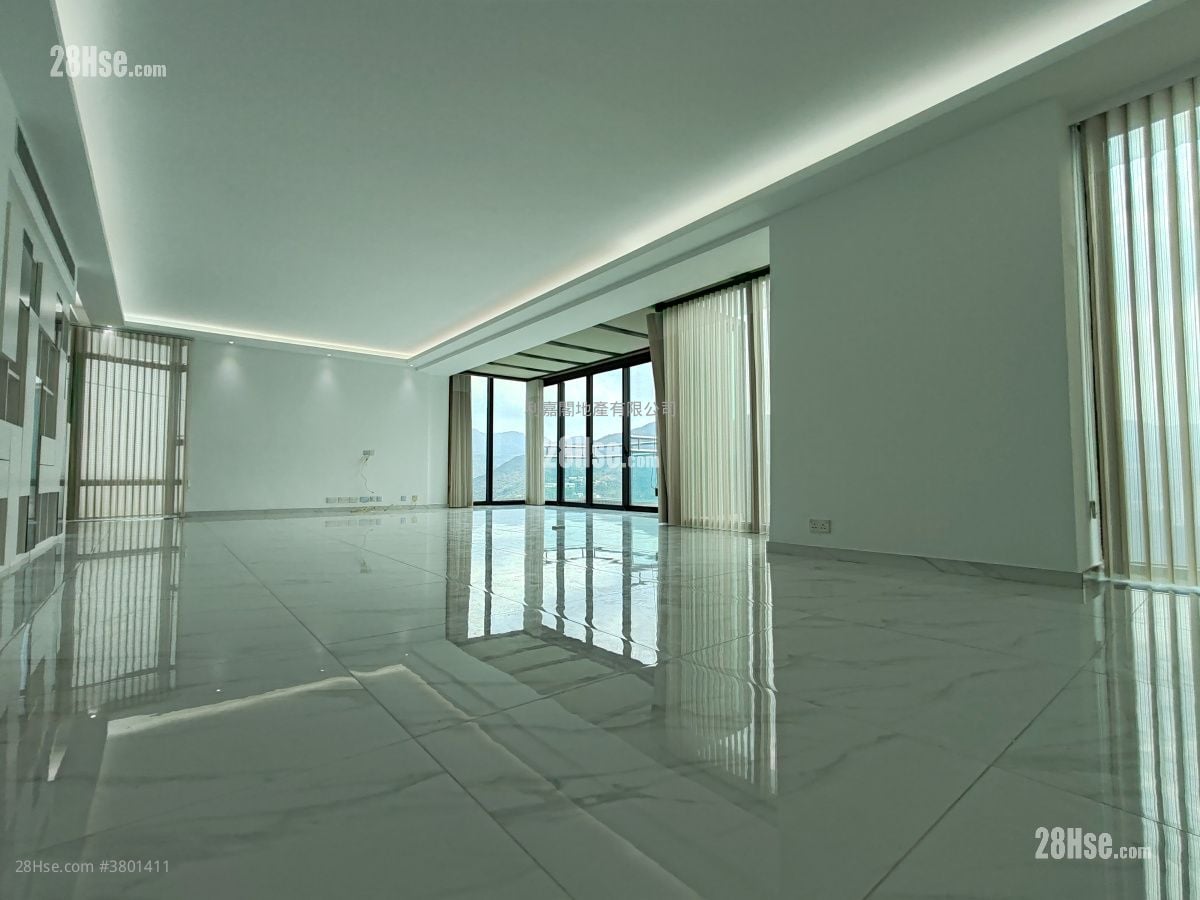 Royal Ascot Rental 4 Bedrooms , 3 Bathrooms 2,478 ft²