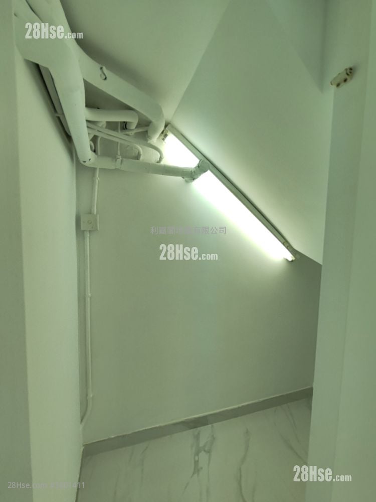 Royal Ascot Rental 4 Bedrooms , 3 Bathrooms 2,478 ft²