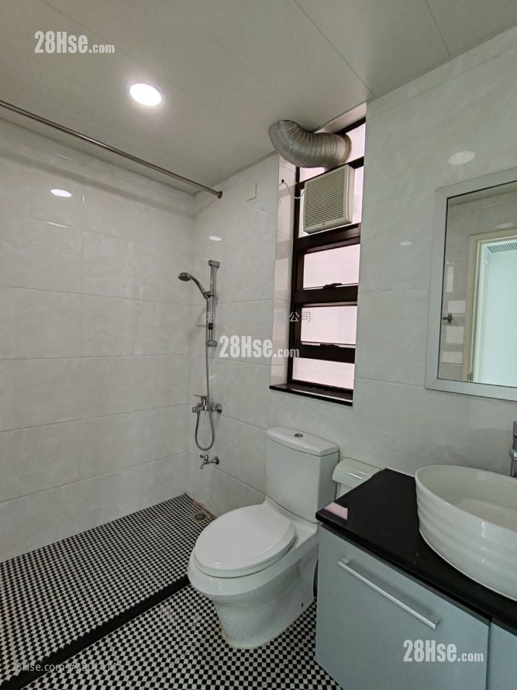 Royal Ascot Rental 4 Bedrooms , 3 Bathrooms 2,478 ft²