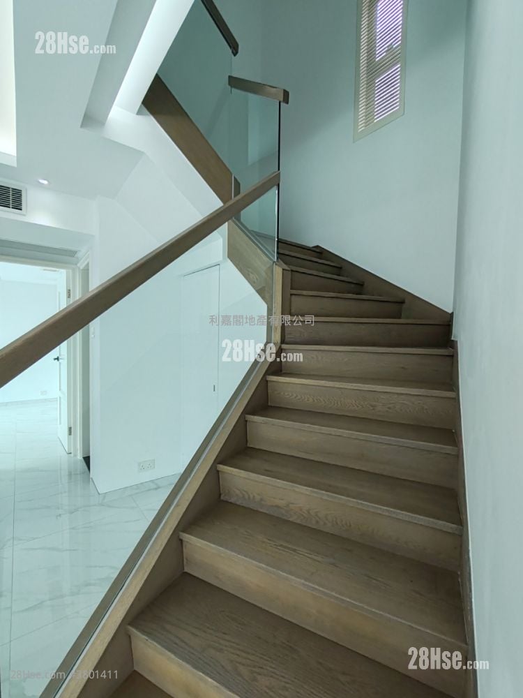 Royal Ascot Rental 4 Bedrooms , 3 Bathrooms 2,478 ft²