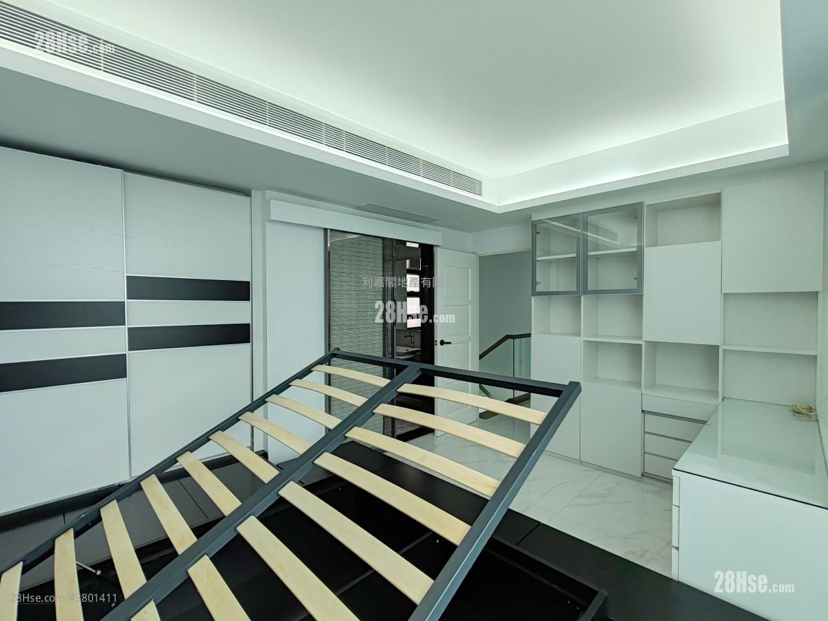 Royal Ascot Rental 4 Bedrooms , 3 Bathrooms 2,478 ft²