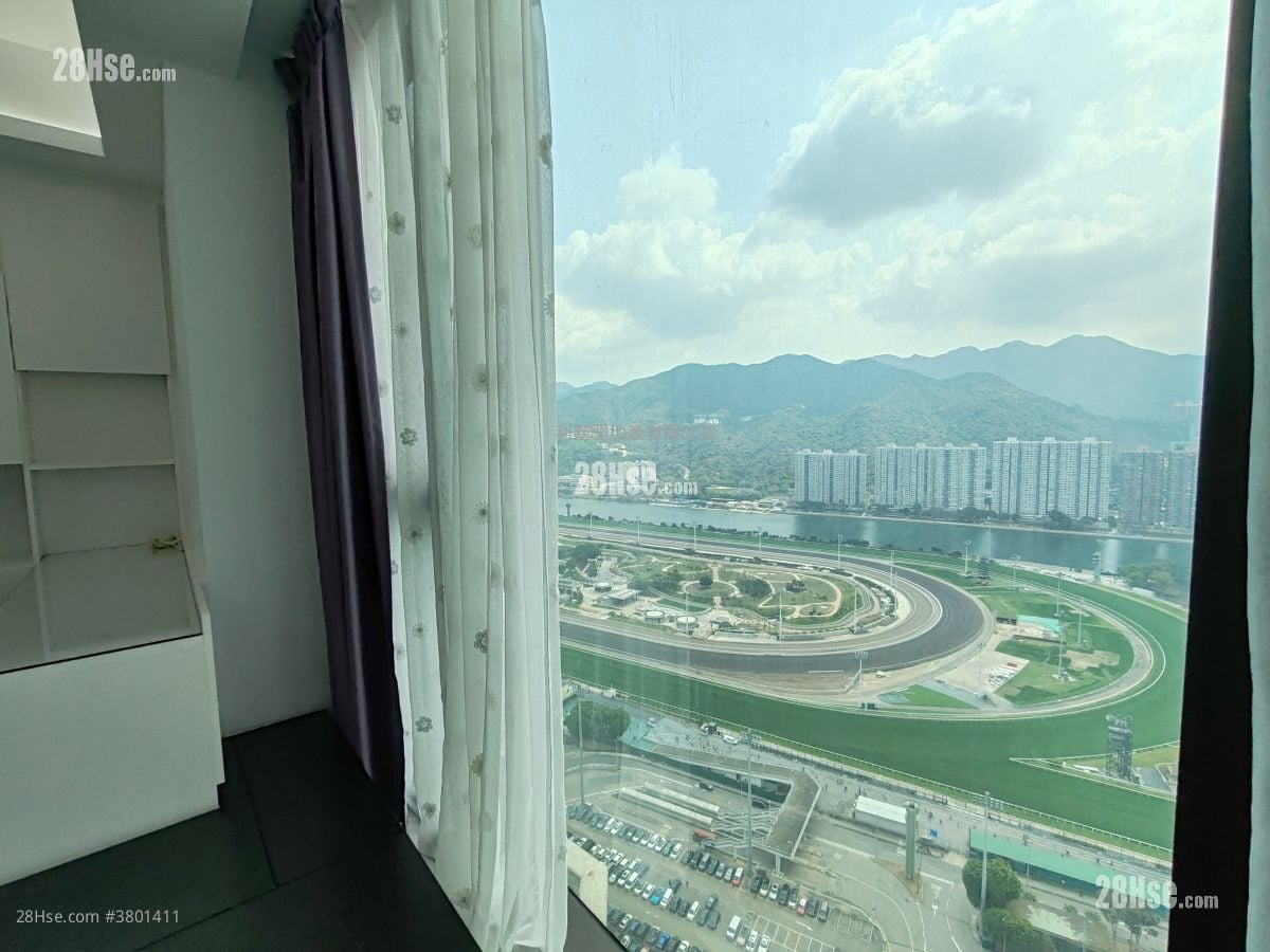 Royal Ascot Rental 4 Bedrooms , 3 Bathrooms 2,478 ft²