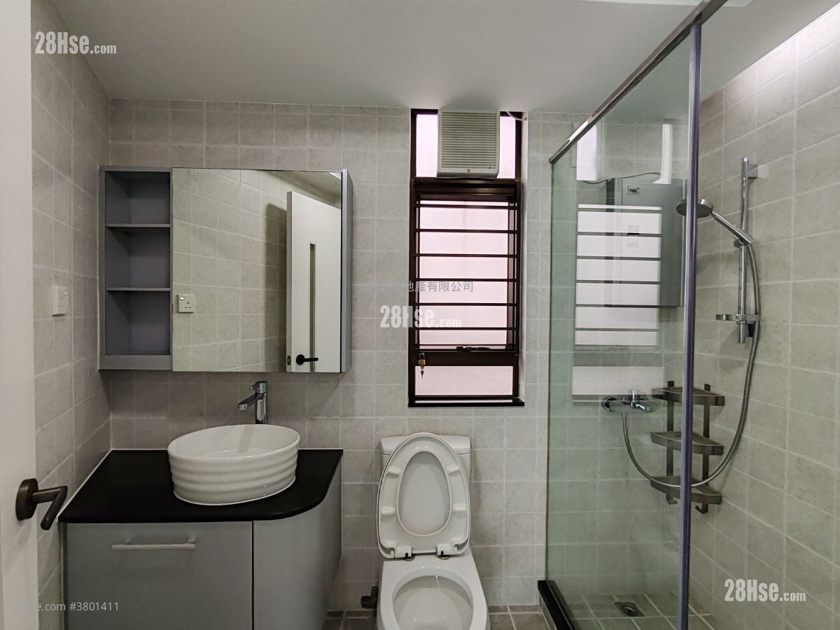 Royal Ascot Rental 4 Bedrooms , 3 Bathrooms 2,478 ft²