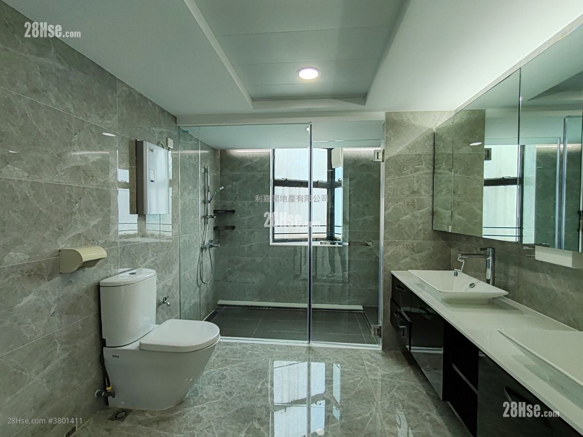 Royal Ascot Rental 4 Bedrooms , 3 Bathrooms 2,478 ft²