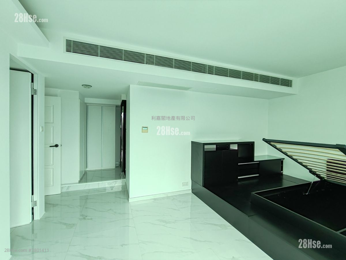 Royal Ascot Rental 4 Bedrooms , 3 Bathrooms 2,478 ft²