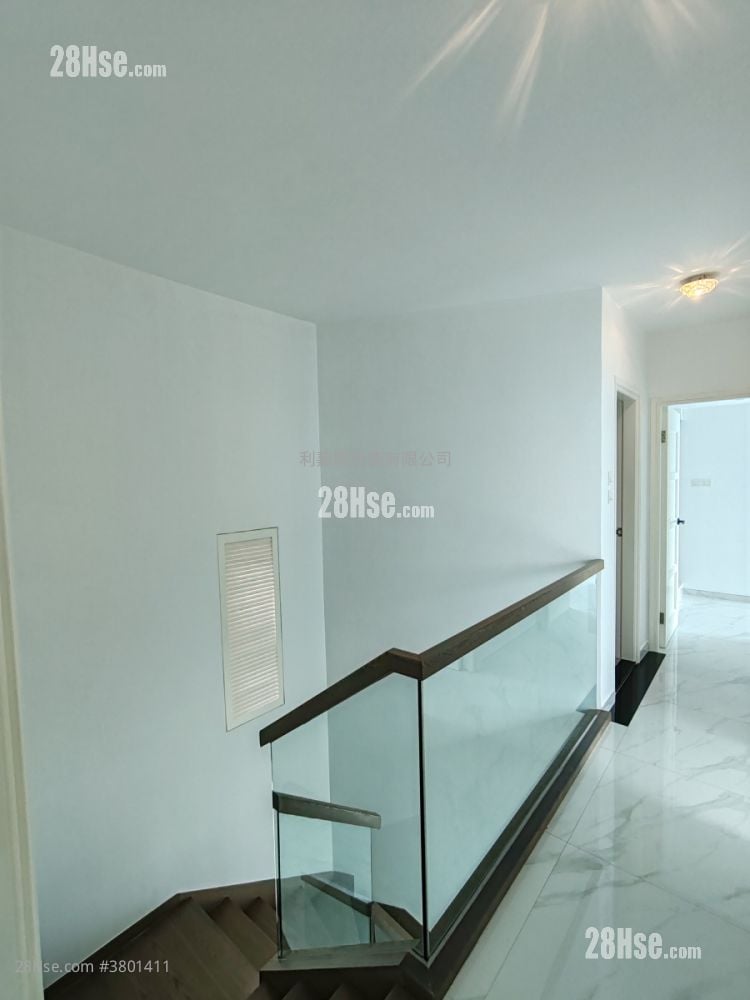 Royal Ascot Rental 4 Bedrooms , 3 Bathrooms 2,478 ft²